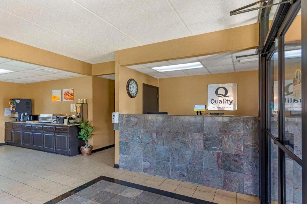 Quality Inn Кордел Екстериор снимка