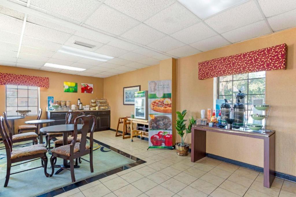 Quality Inn Кордел Екстериор снимка