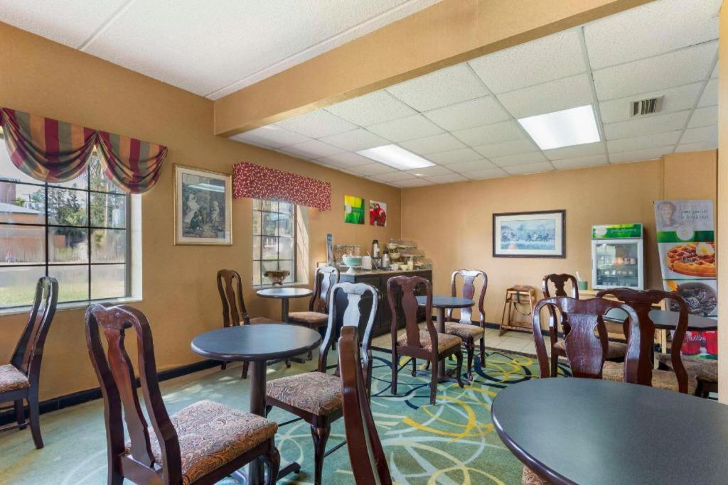Quality Inn Кордел Екстериор снимка
